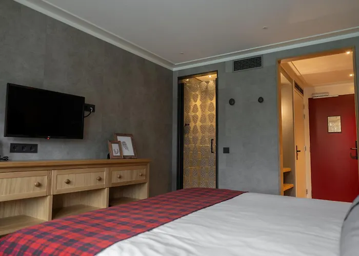 فندق Badhotel 3*